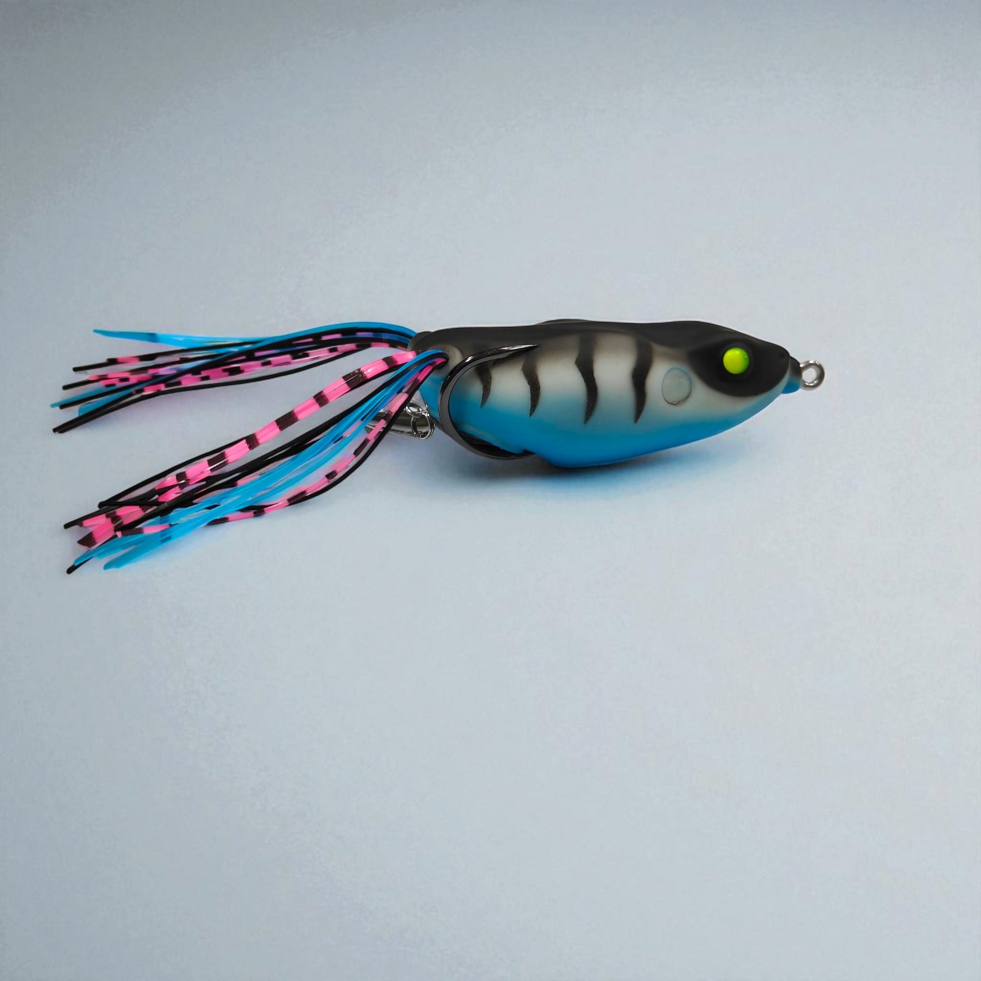 Realistic topwater frog fishing lure with double hooks and lifelike 3D eyes – StrikeFrog X-Rattle 7.5cm 22g for snakehead and bass
